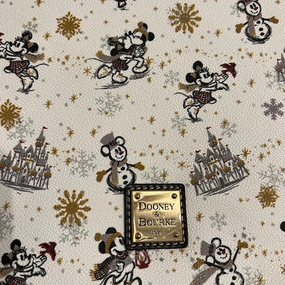 DISNEY PARKS DOONEY & BOURKE LARGE PURSE NEW WITH TAGS - MICKEY & MINNIE MOUSE - Picture 2 of 7